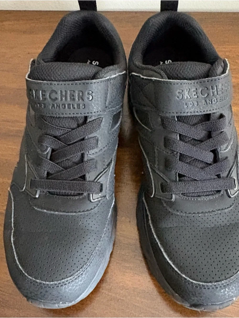 Skechers all black